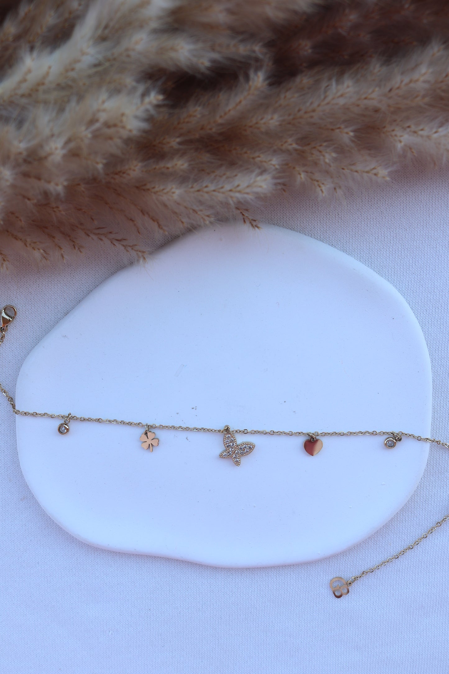 Pulseira de Aço Dourado de Pé de Borboleta + Trevo + Coração