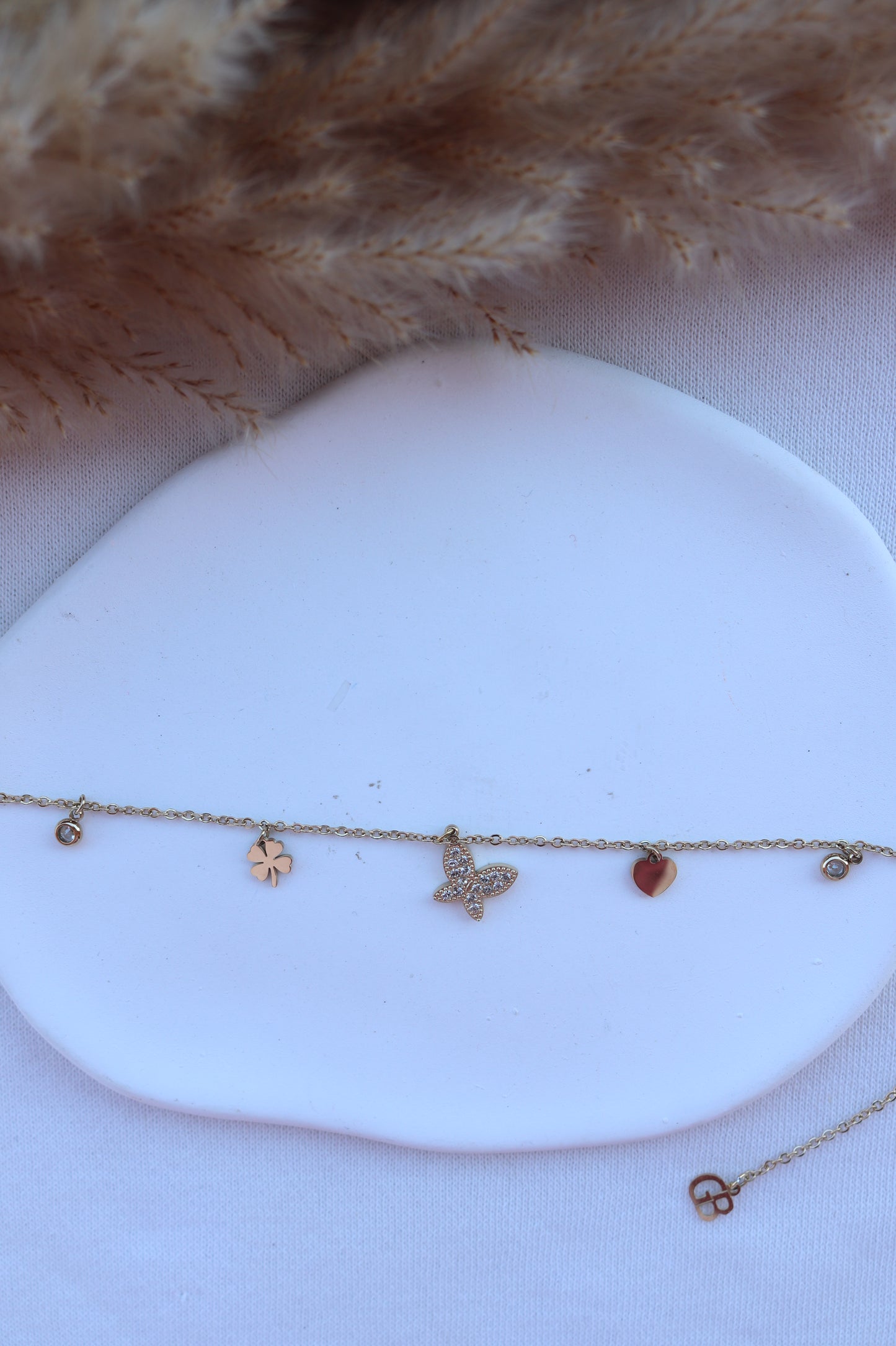 Pulseira de Aço Dourado de Pé de Borboleta + Trevo + Coração