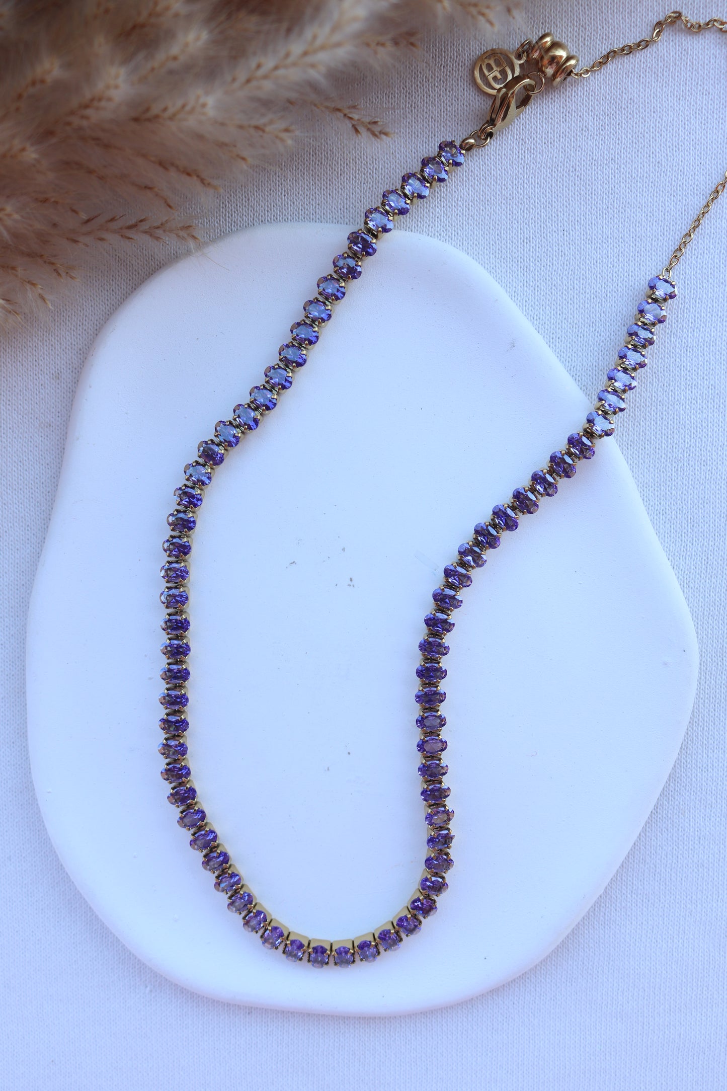 Colar de Aço Dourado Inspiração Swarovski com Zircônias Roxas