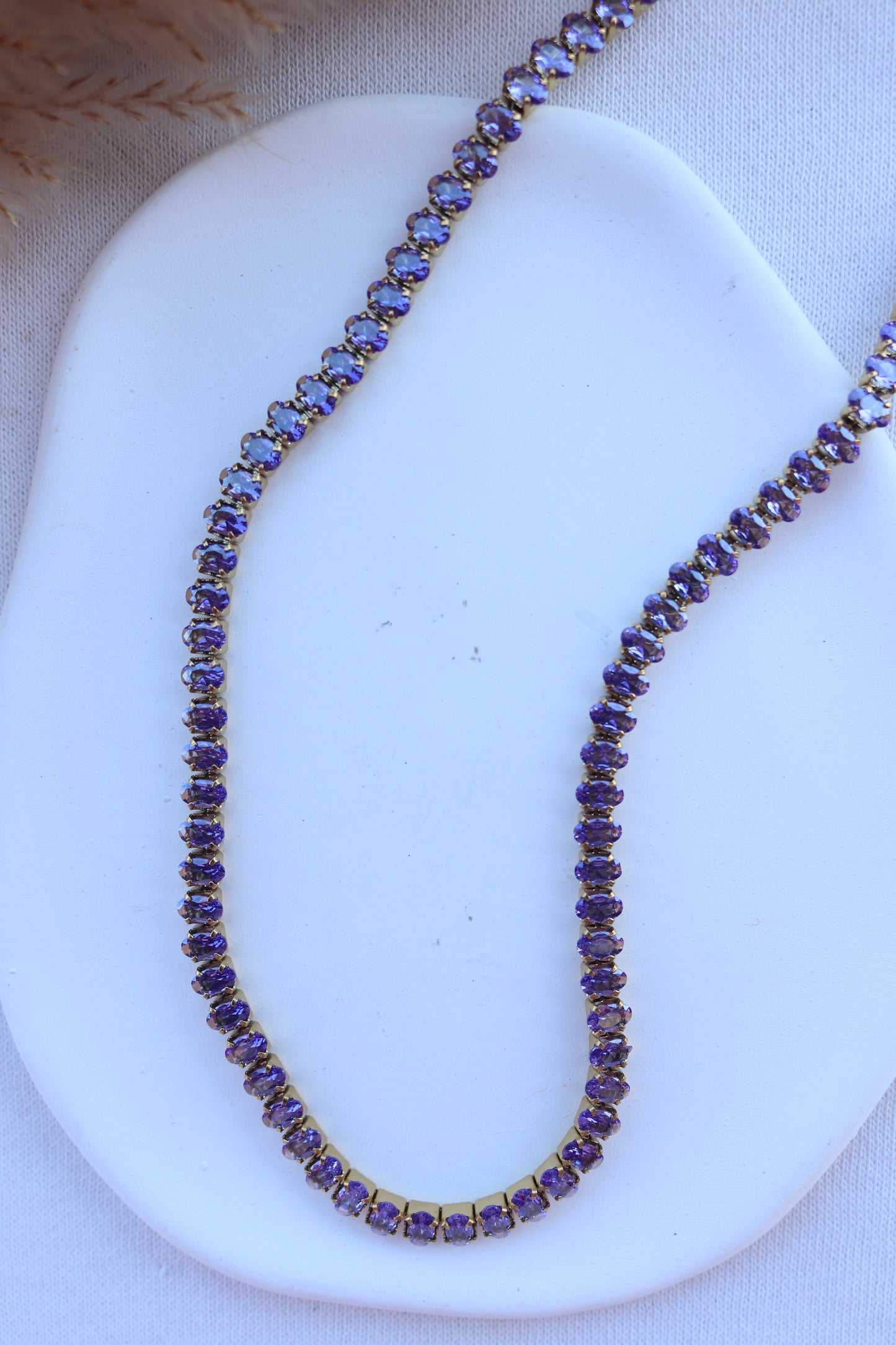 Colar de Aço Dourado Inspiração Swarovski com Zircônias Roxas