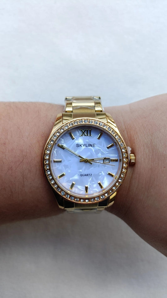 Relógio de Aço Dourado Redondo com Brilhantes à Volta