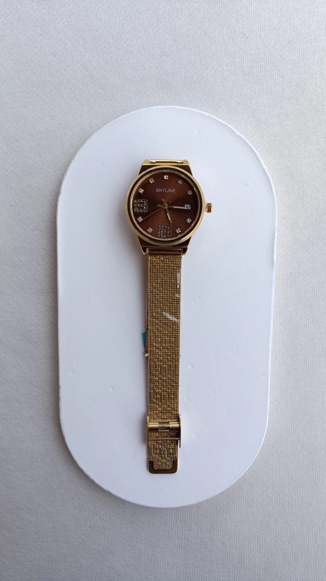 Relógio de Aço Dourado Redondo com Mostrador Castanho