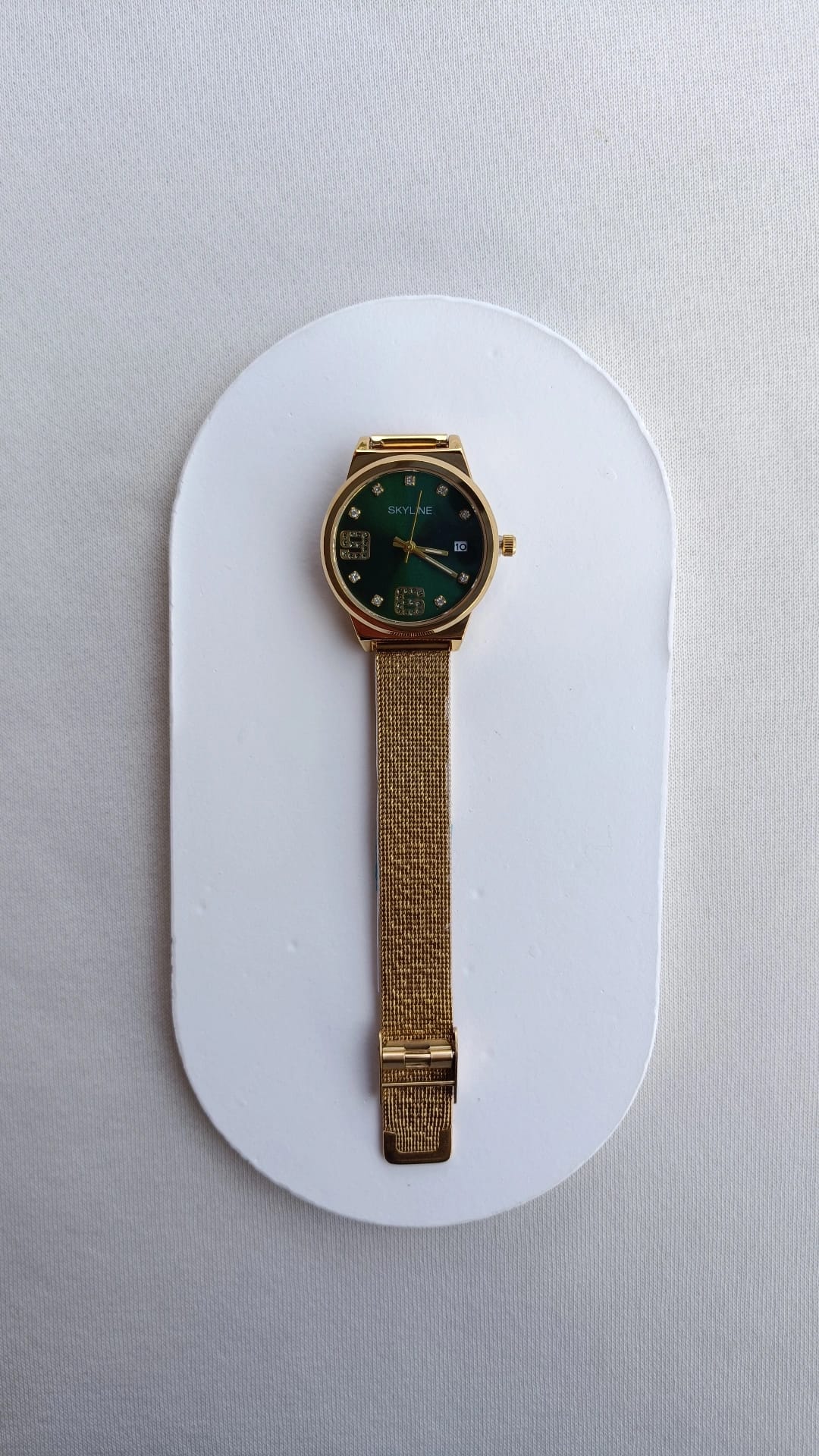 Relógio de Aço Dourado Redondo com Mostrador Verde