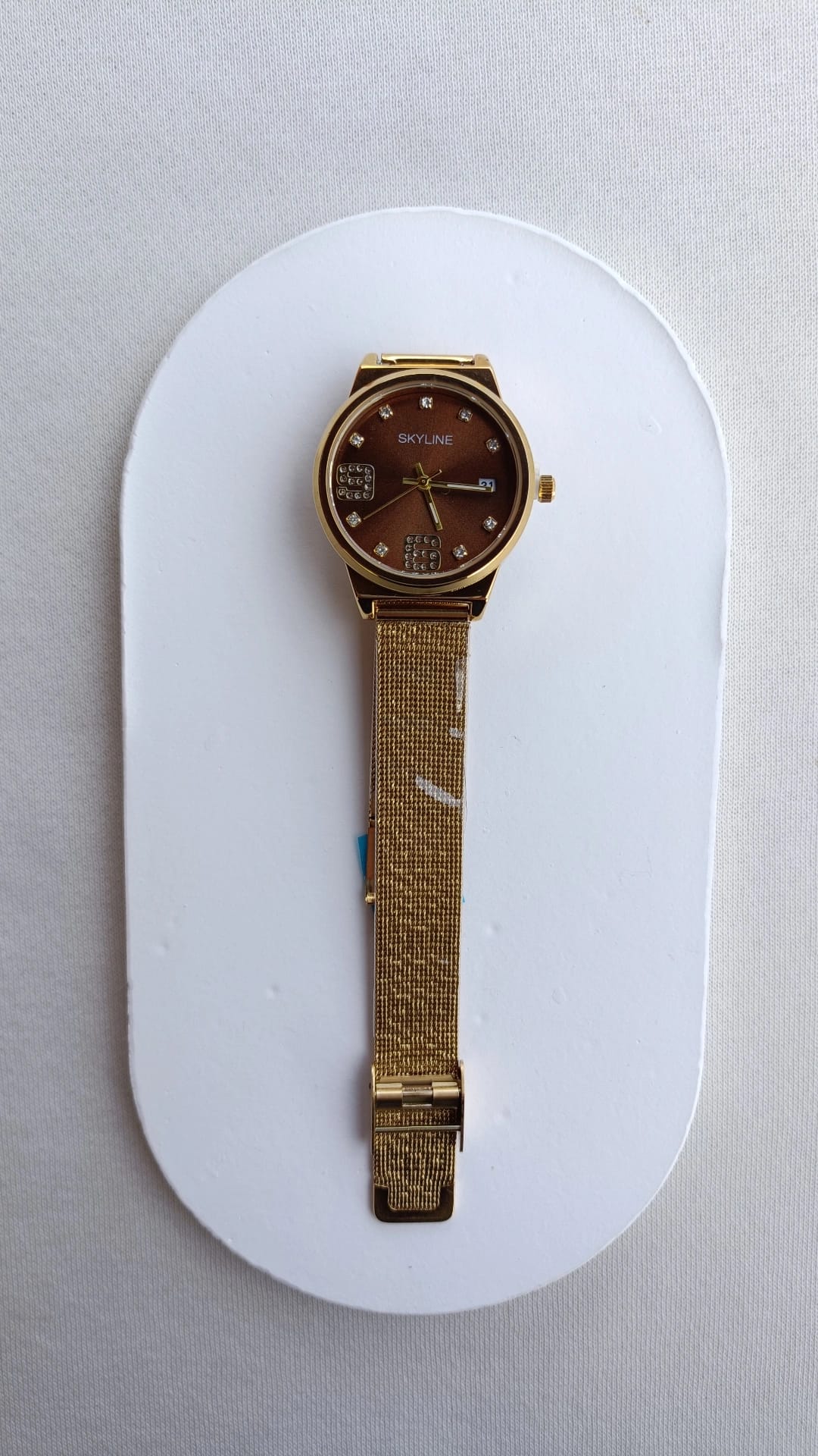 Relógio de Aço Dourado Redondo com Mostrador Castanho
