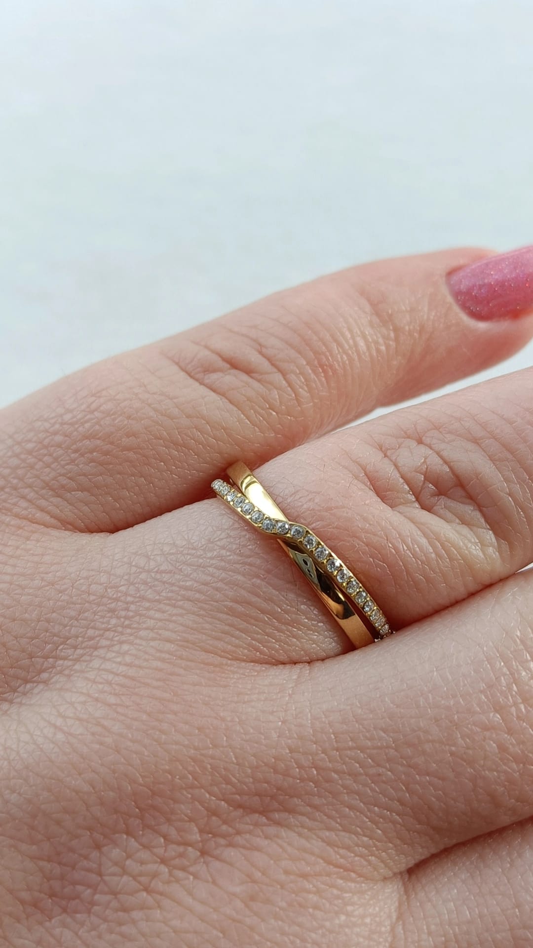Anel de Aço Dourado Duplo com Brilhantes