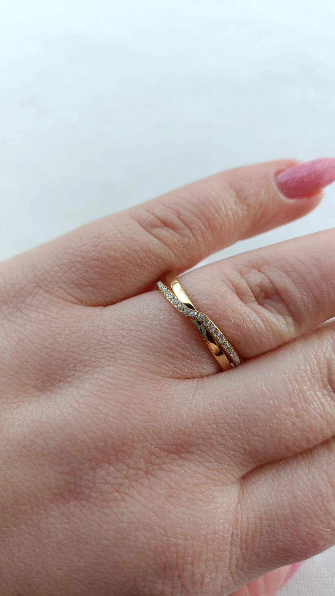 Anel de Aço Dourado Duplo com Brilhantes