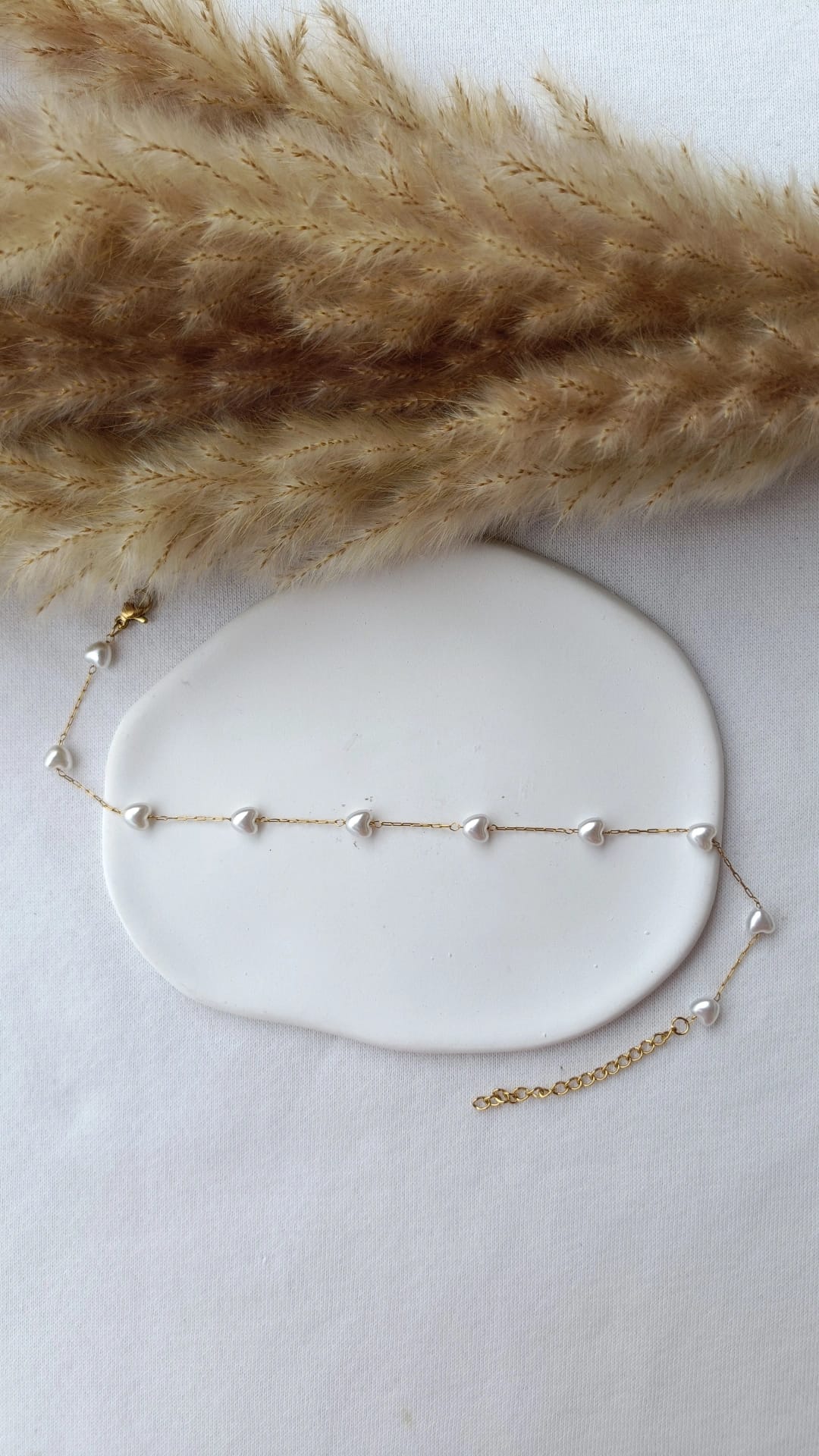 Pulseira de Aço Dourado de Pé com Corações de Pérola de Água Doce