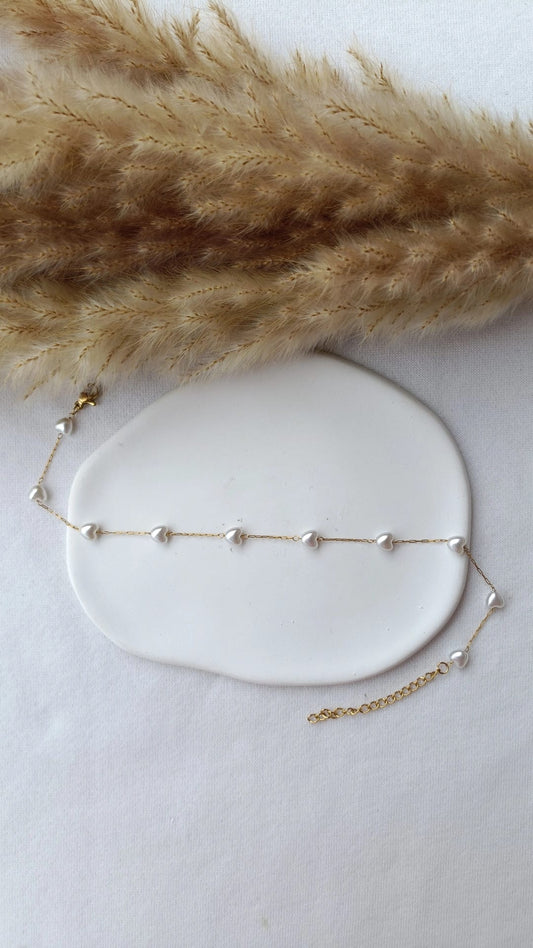 Pulseira de Aço Dourado de Pé com Corações de Pérola de Água Doce