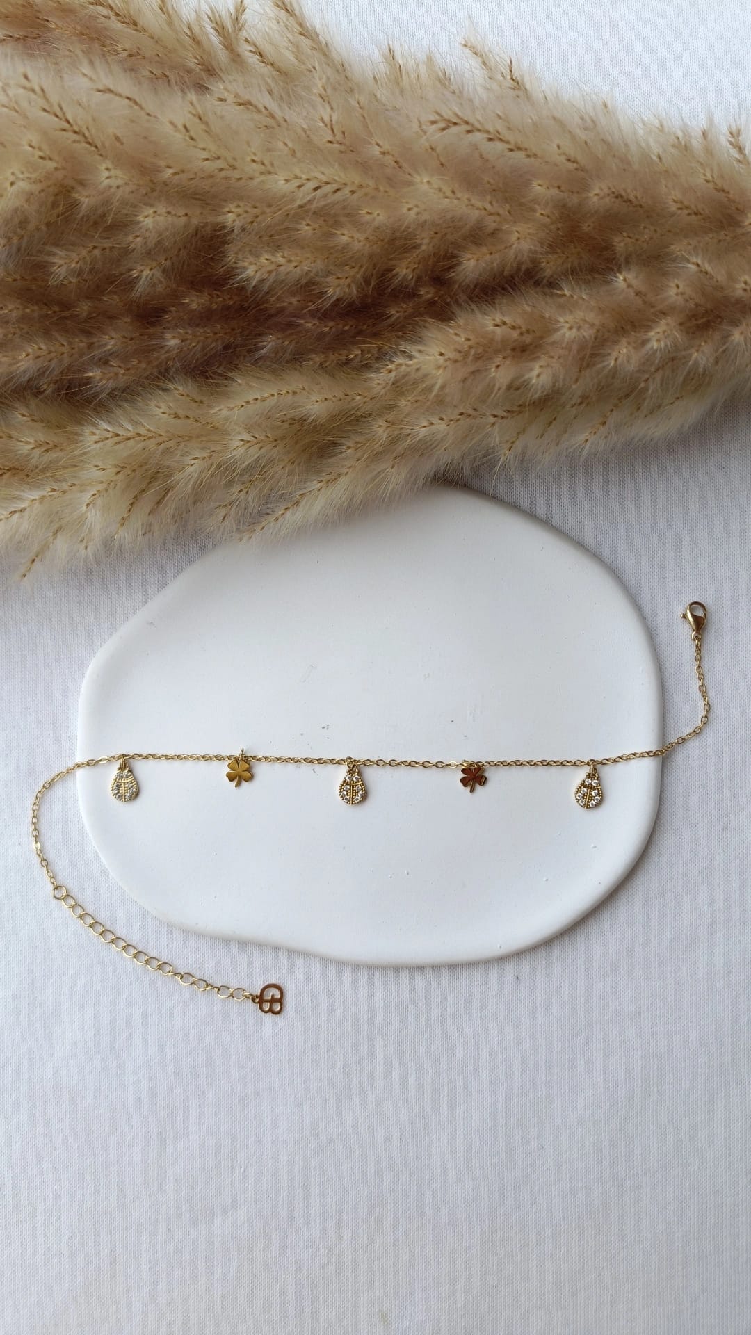 Pulseira de Aço Dourado de Pé de Joaninhas com Brilhantes