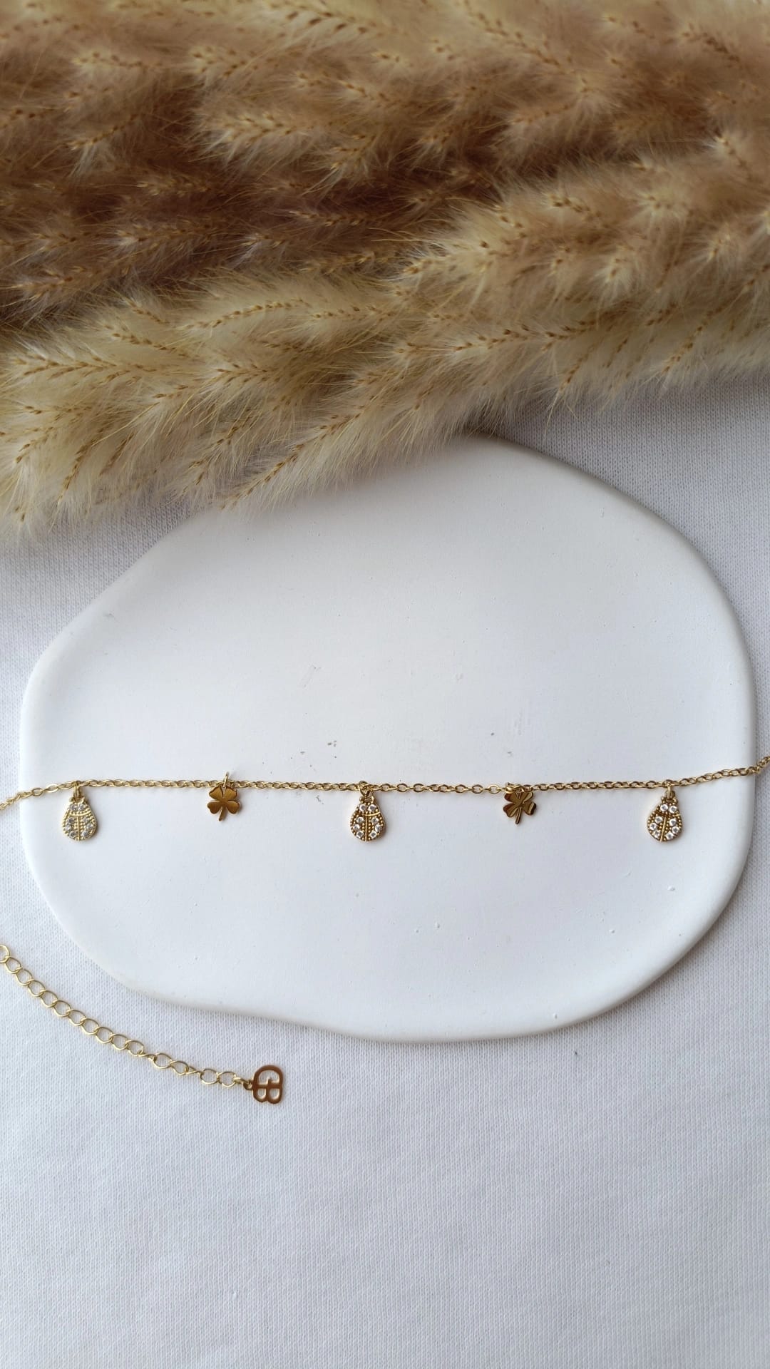Pulseira de Aço Dourado de Pé de Joaninhas com Brilhantes