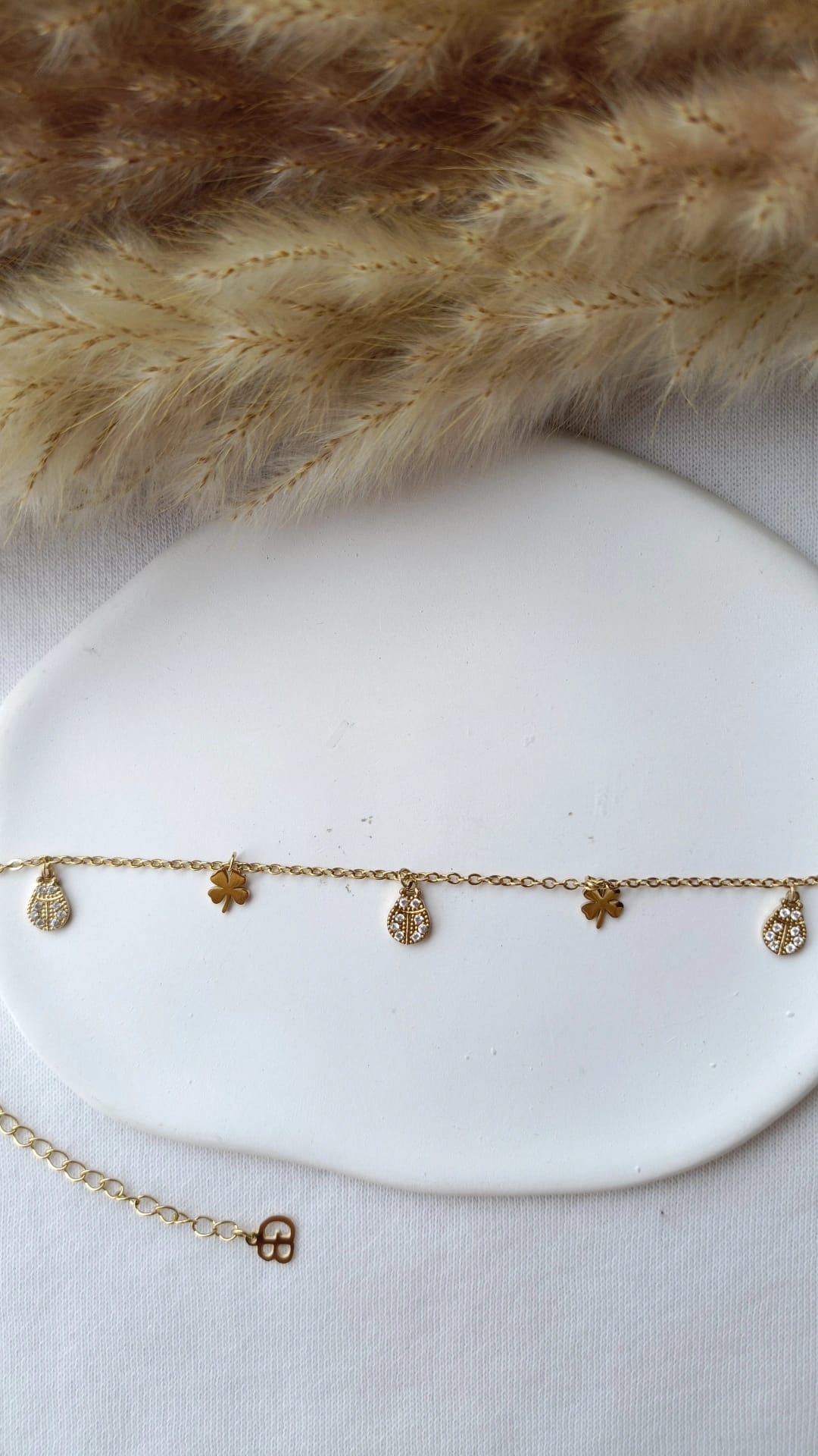 Pulseira de Aço Dourado de Pé de Joaninhas com Brilhantes