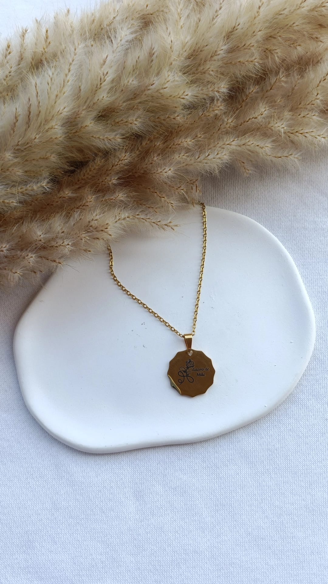 Colar de Aço Dourado Irregular "Adoro-te Mãe"