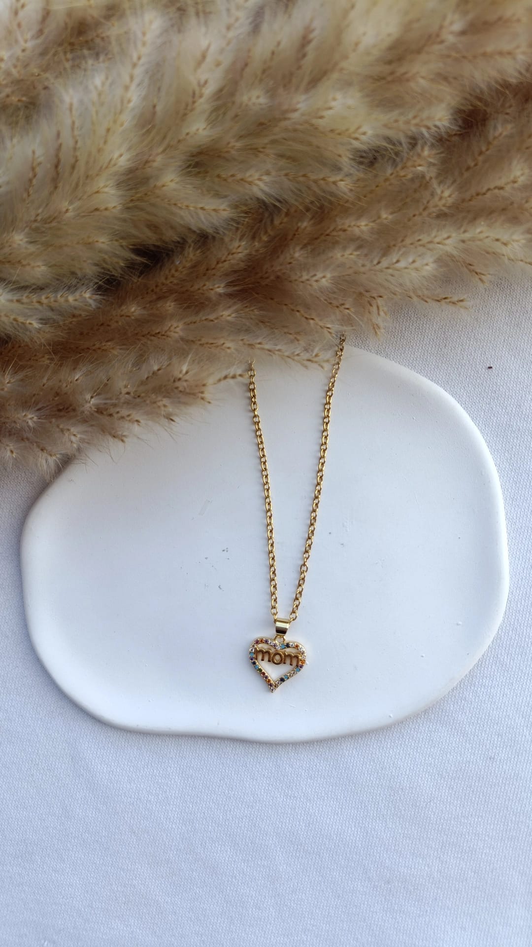 Colar de Aço Dourado de Coração com Brilhantes Coloridos