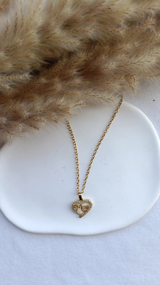 Colar de Aço Dourado de Coração Mom Fino