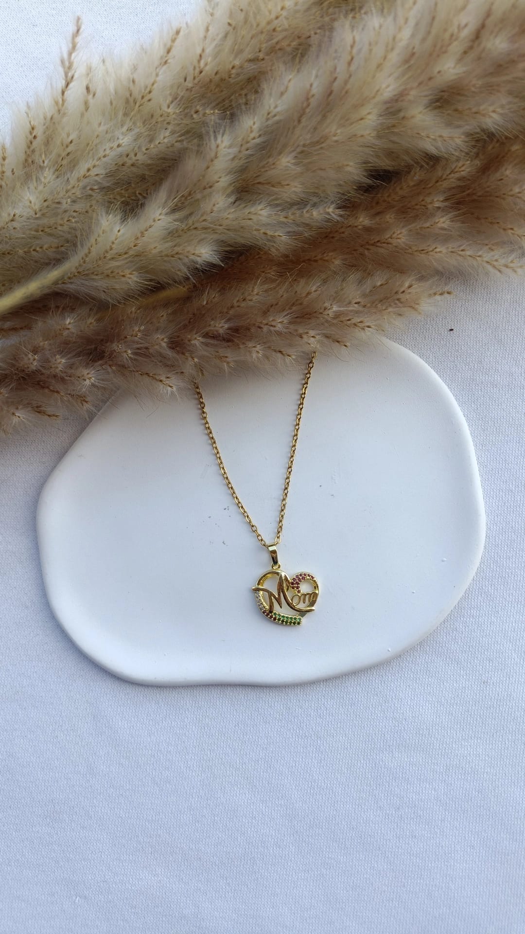 Colar de Aço Dourado de Coração Irregular Mom com Brilhantes Coloridos