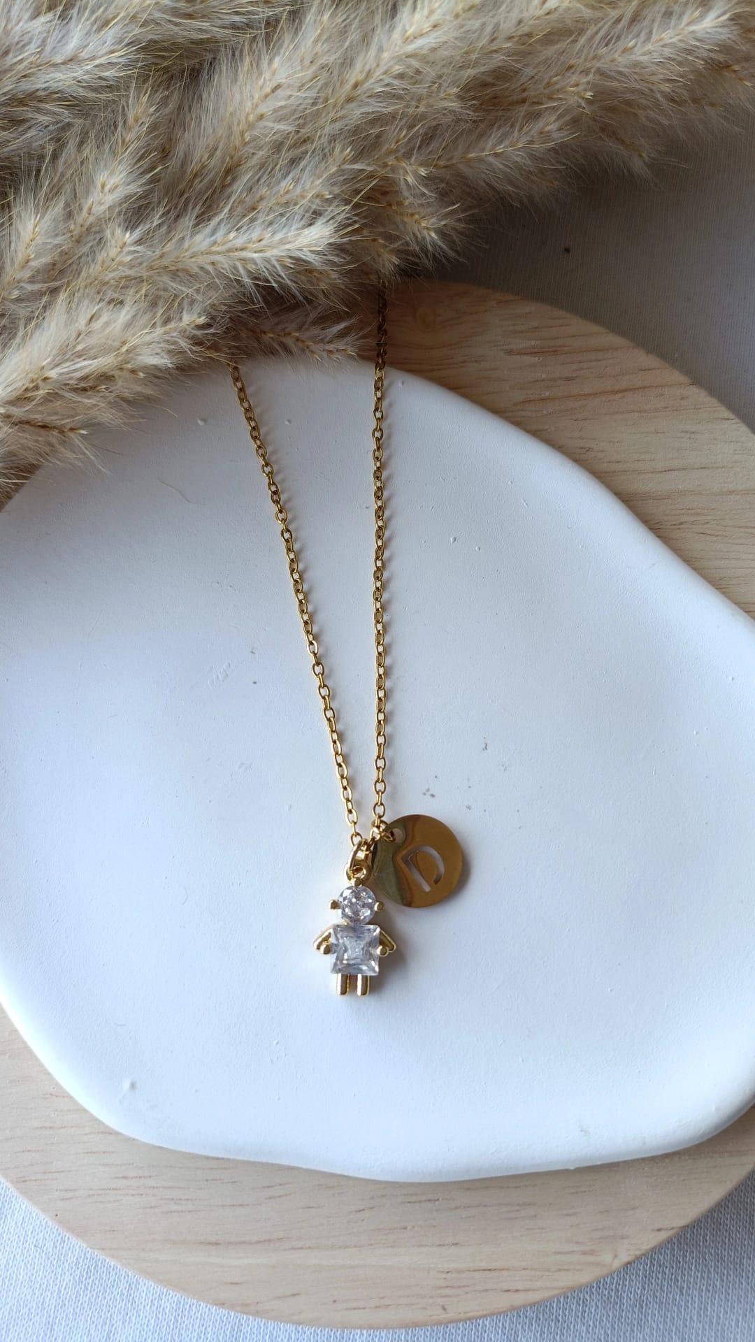 Colar de Aço Dourado de Criança com Brilhantes + Inicial