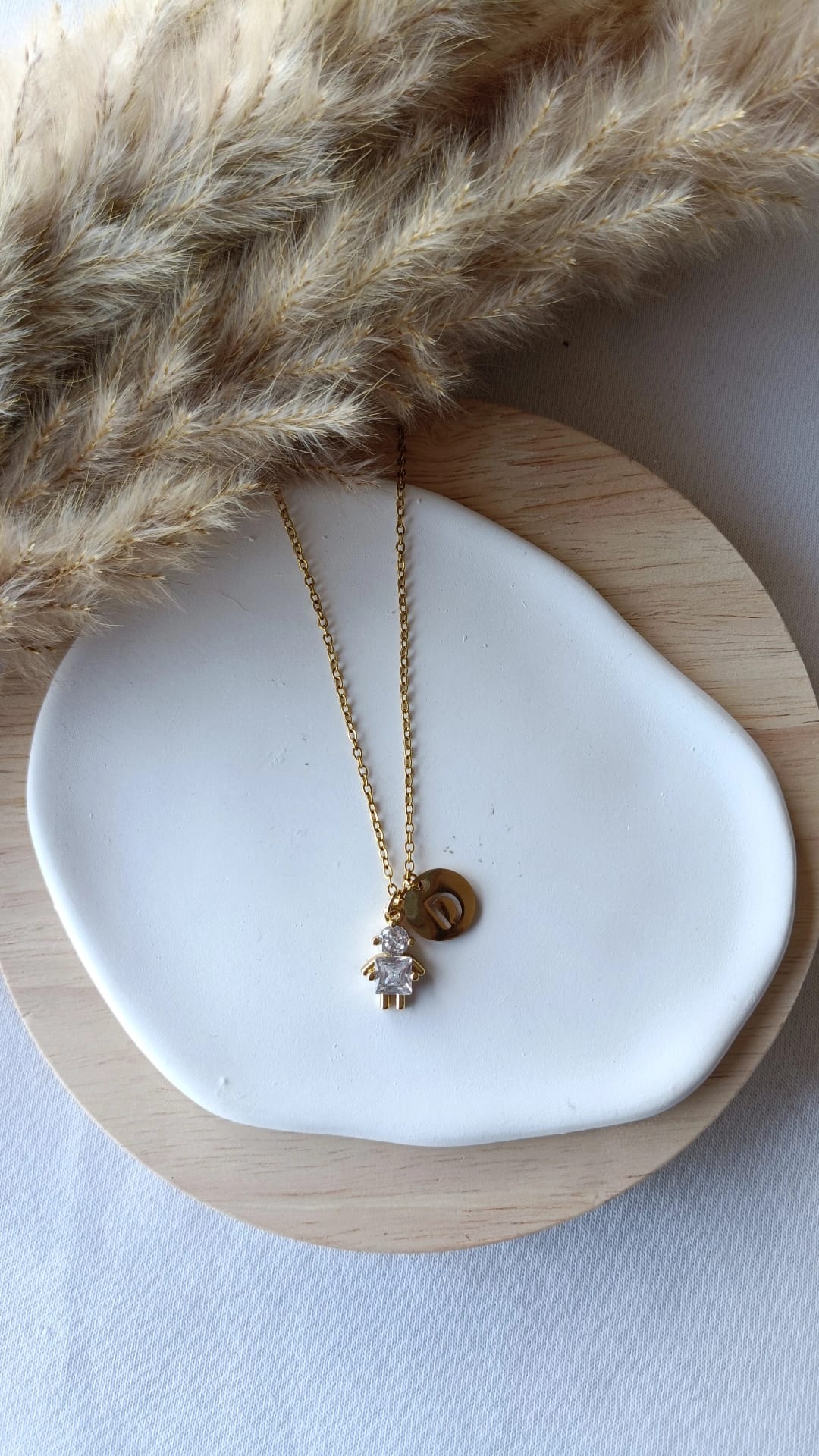 Colar de Aço Dourado de Criança com Brilhantes + Inicial