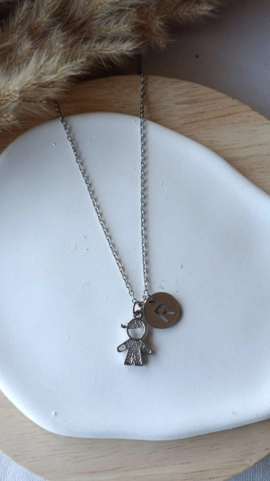 Colar de Aço Prateado de Menino com Brilhantes + Inicial