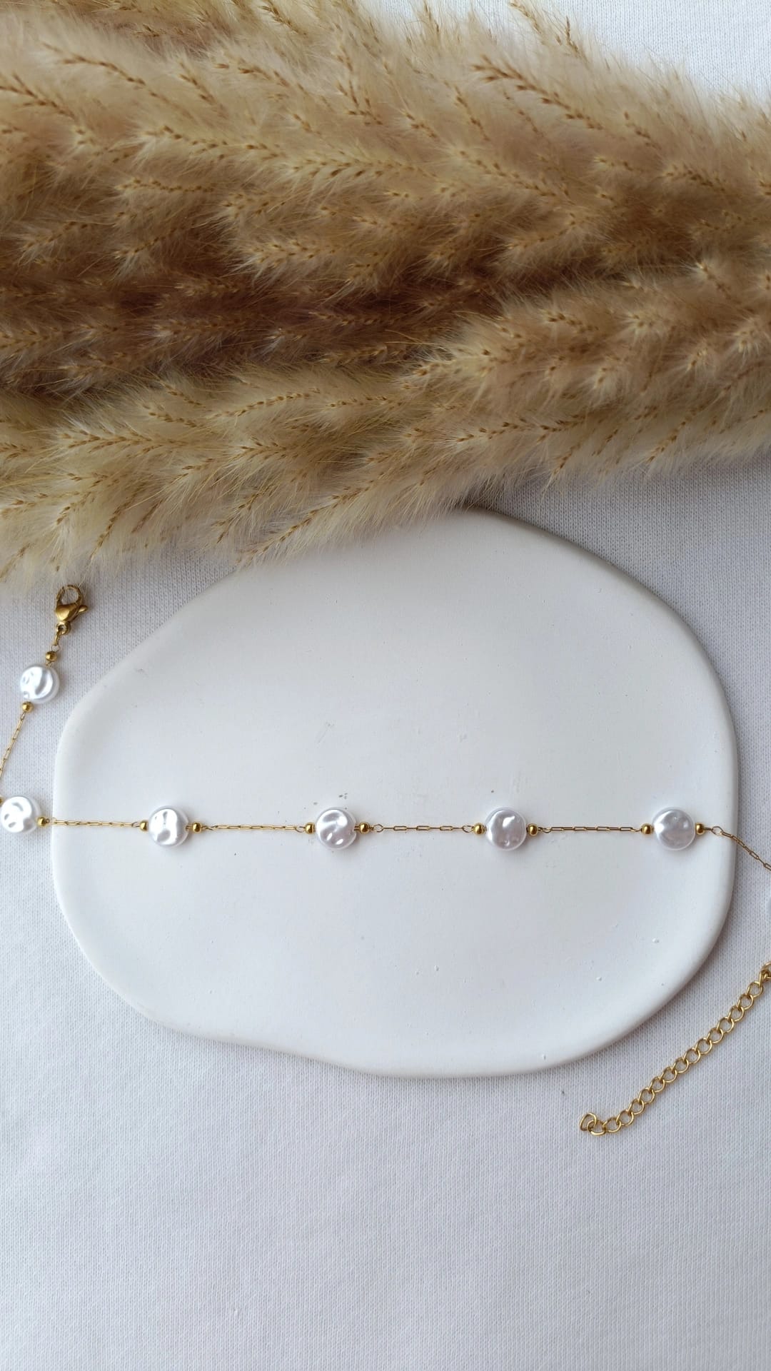 Pulseira de Aço Dourado de Pé com Pérolas de Água Doce Achatadas