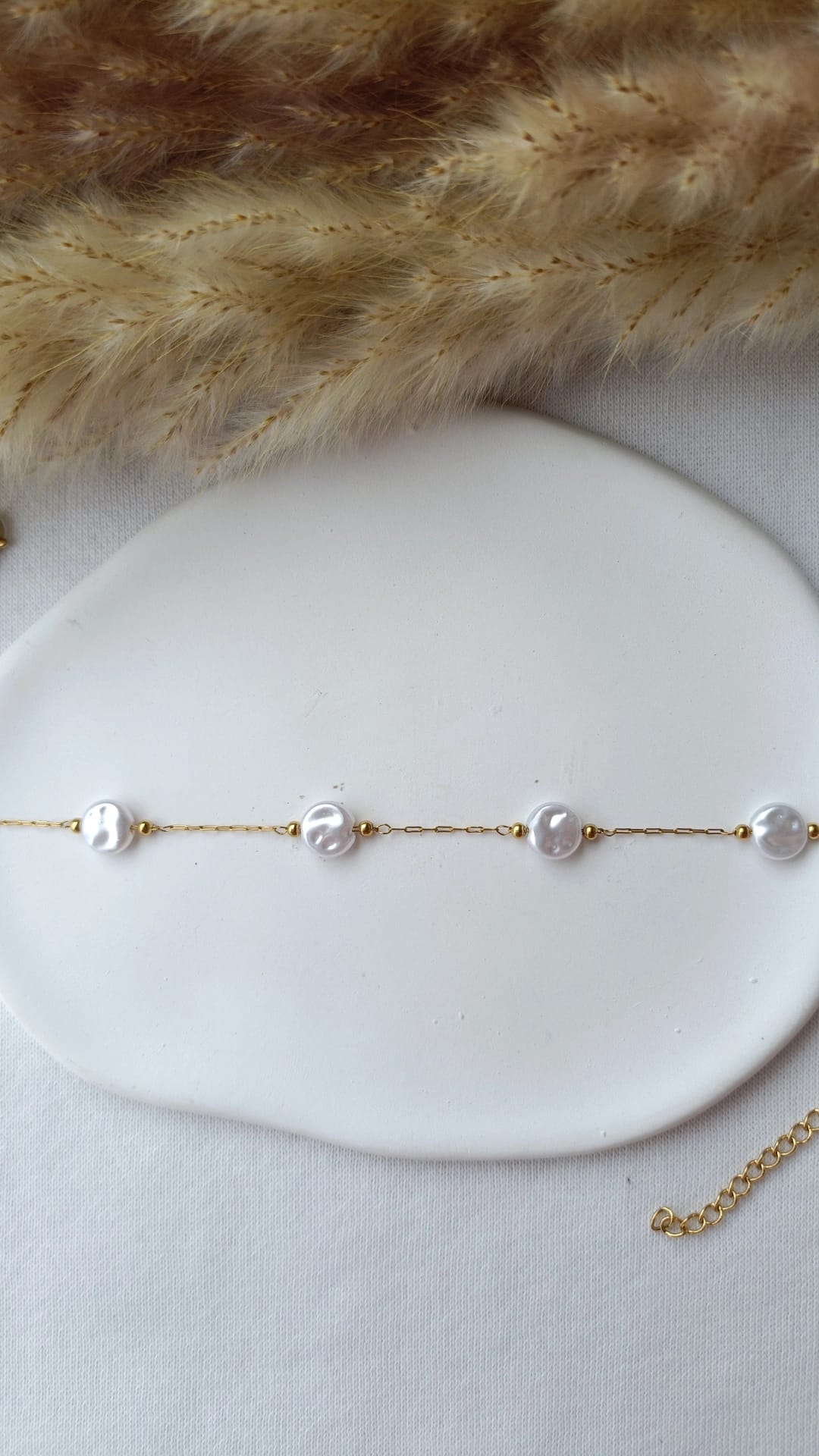 Pulseira de Aço Dourado de Pé com Pérolas de Água Doce Achatadas