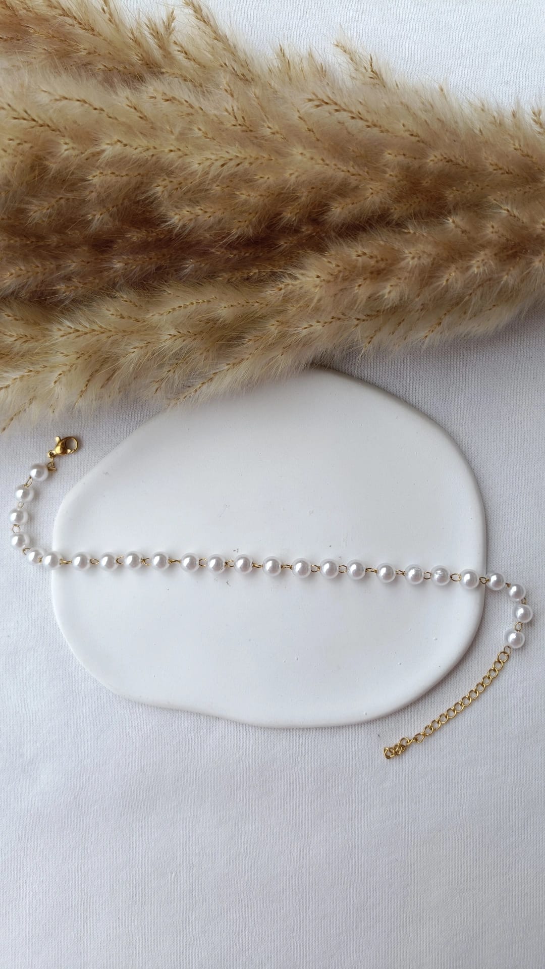 Pulseira de Aço Dourado de Pé com Pérolas de Água Doce