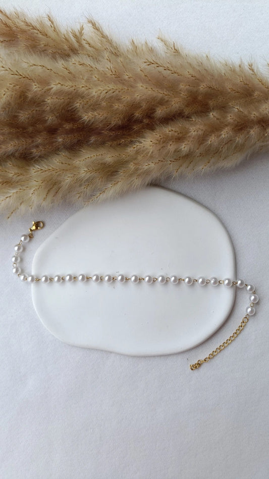Pulseira de Aço Dourado de Pé com Pérolas de Água Doce