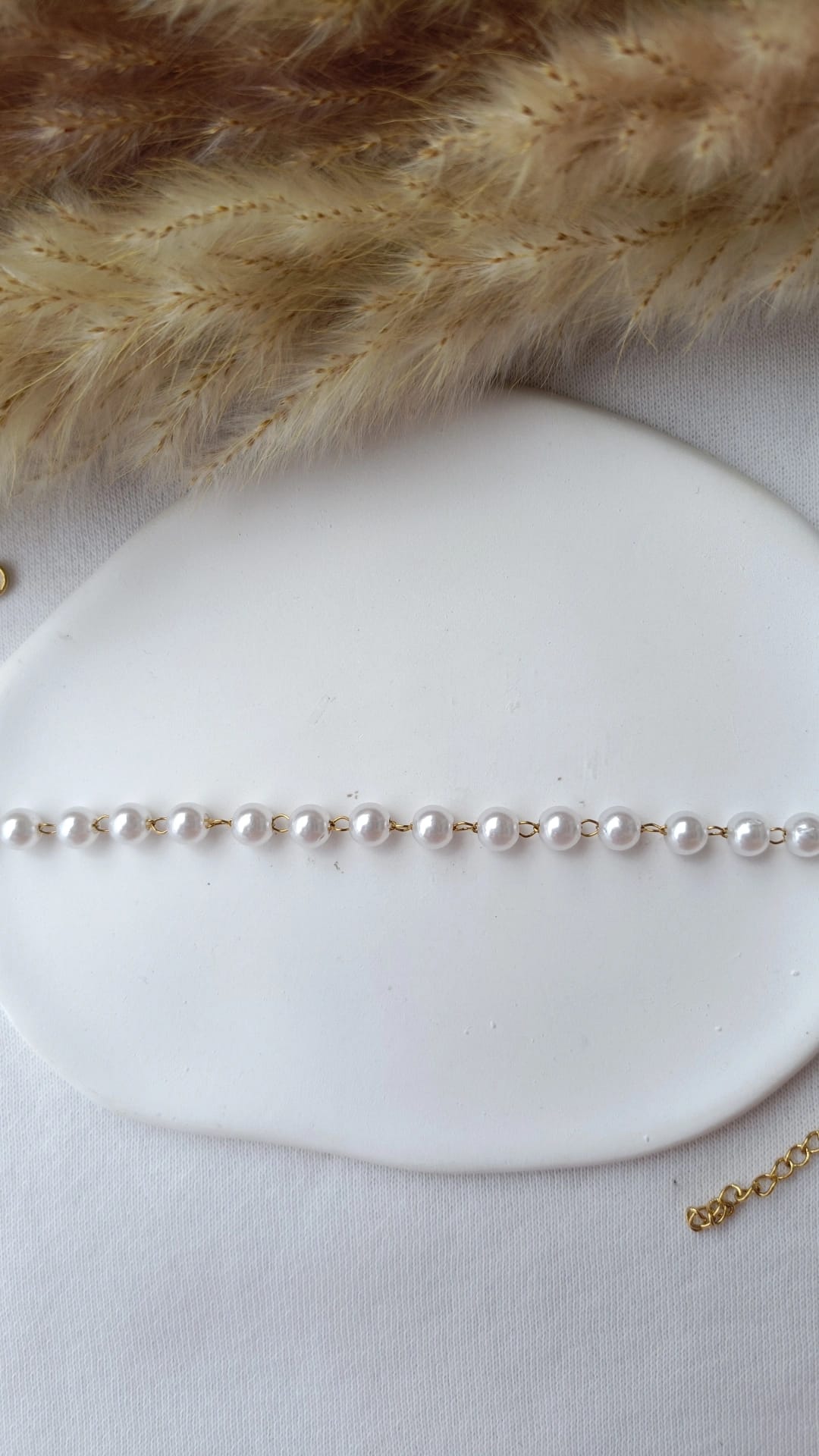 Pulseira de Aço Dourado de Pé com Pérolas de Água Doce