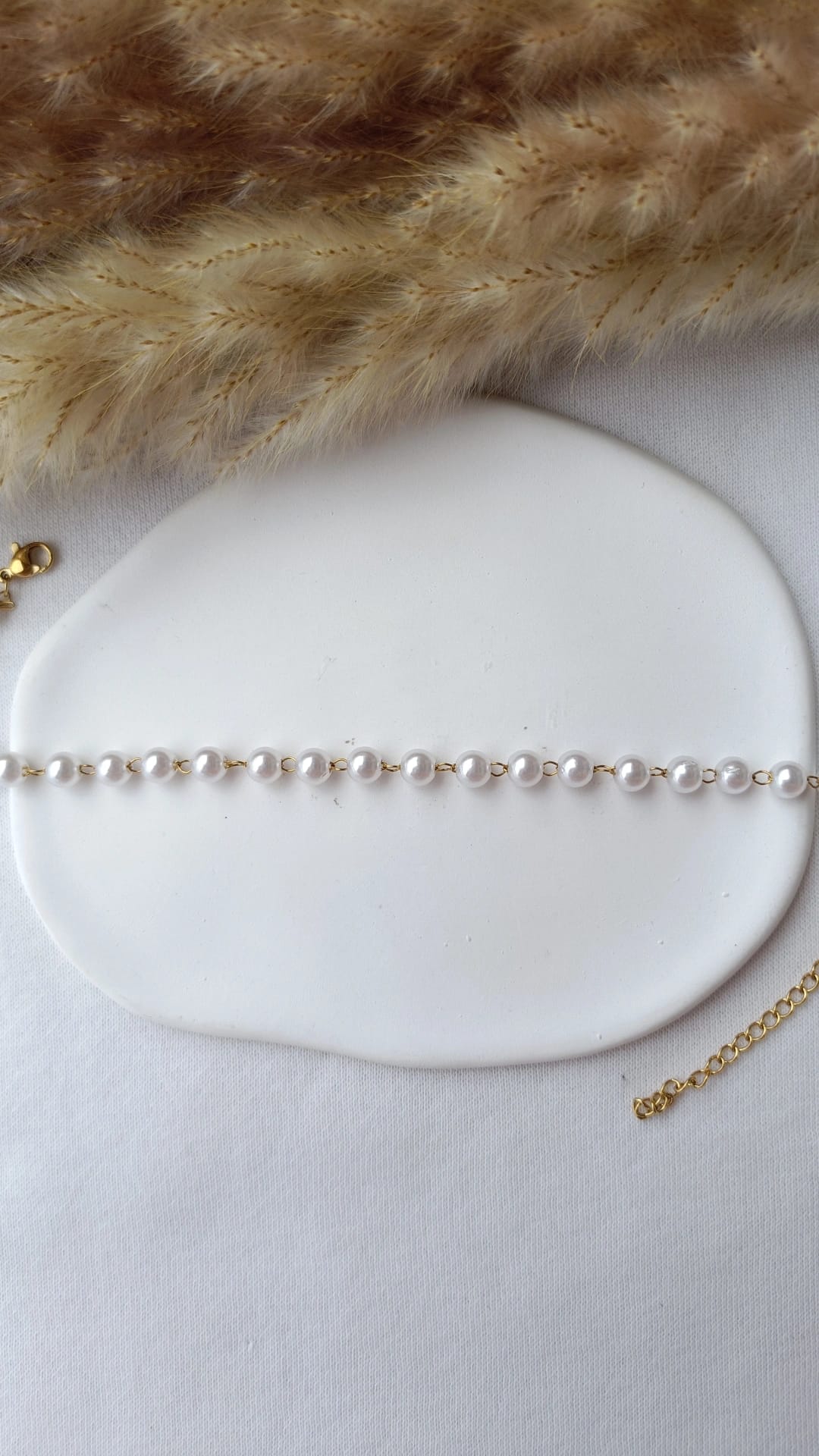 Pulseira de Aço Dourado de Pé com Pérolas de Água Doce