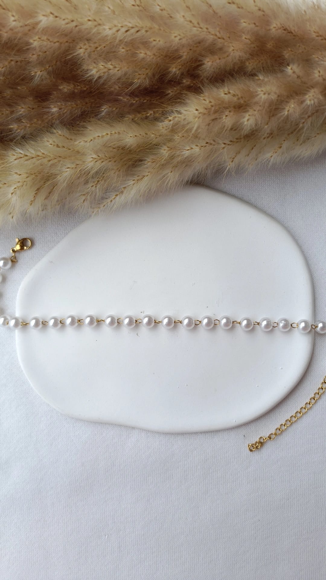 Pulseira de Aço Dourado de Pé com Pérolas de Água Doce
