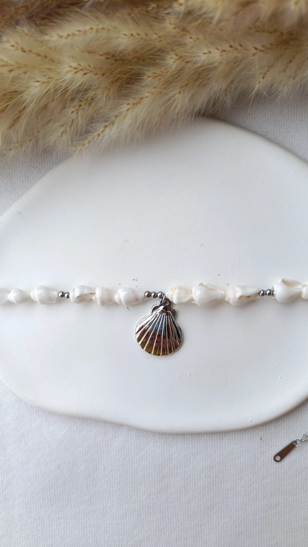 Pulseira de Aço Prateado de Pé com Pendente de Concha