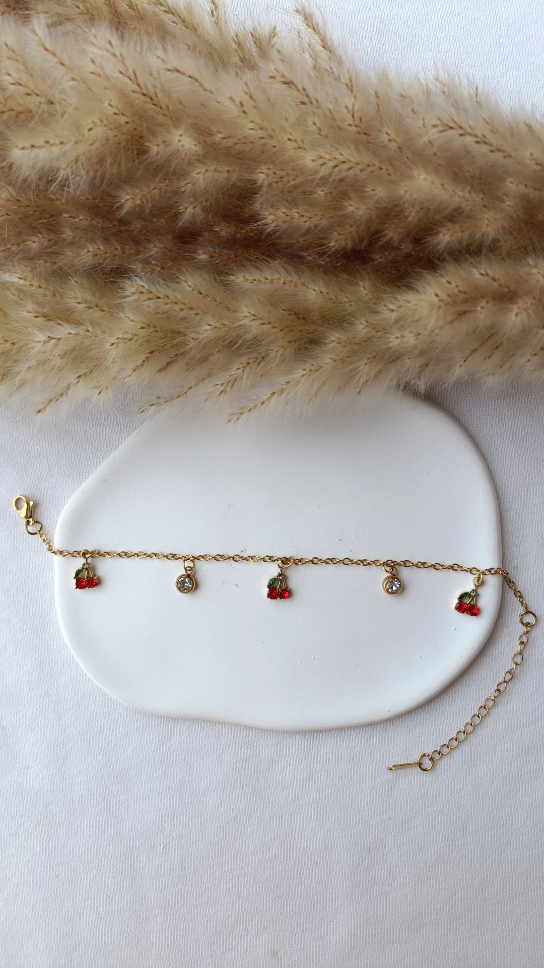 Pulseira de Aço Dourado com Cerejas