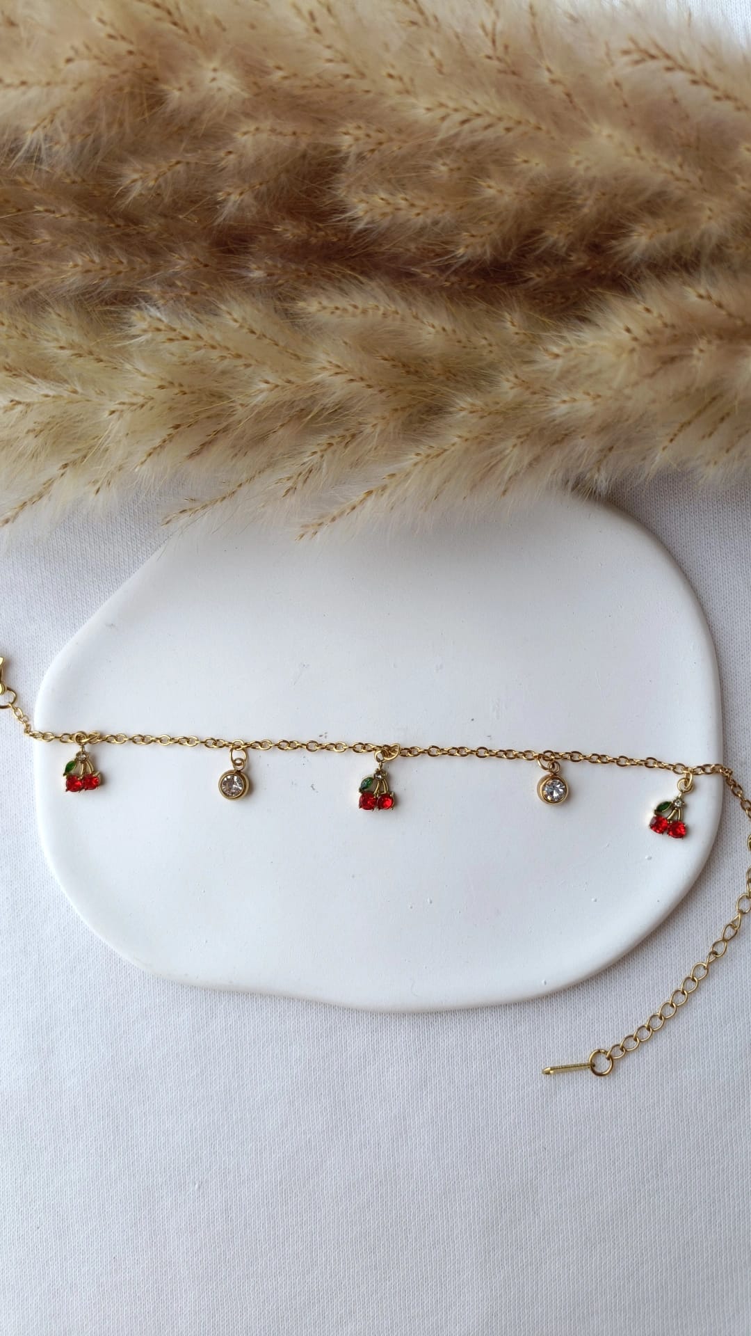 Pulseira de Aço Dourado com Cerejas