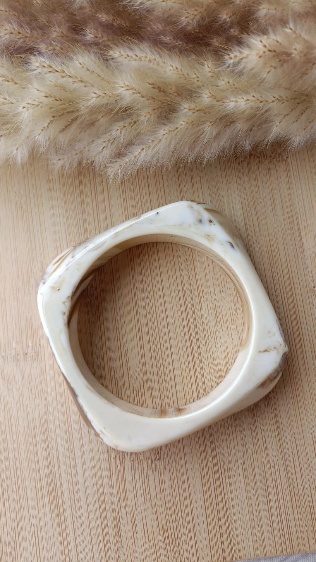 Pulseira de Resina Acrílica Branca e Castanha