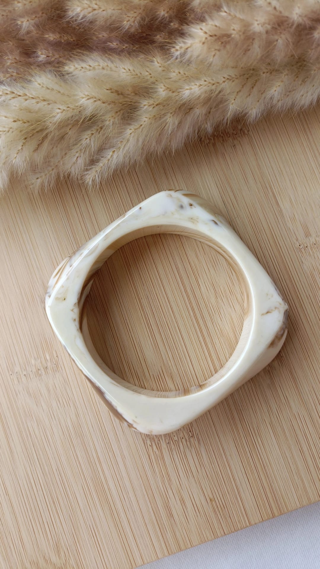 Pulseira de Resina Acrílica Branca e Castanha