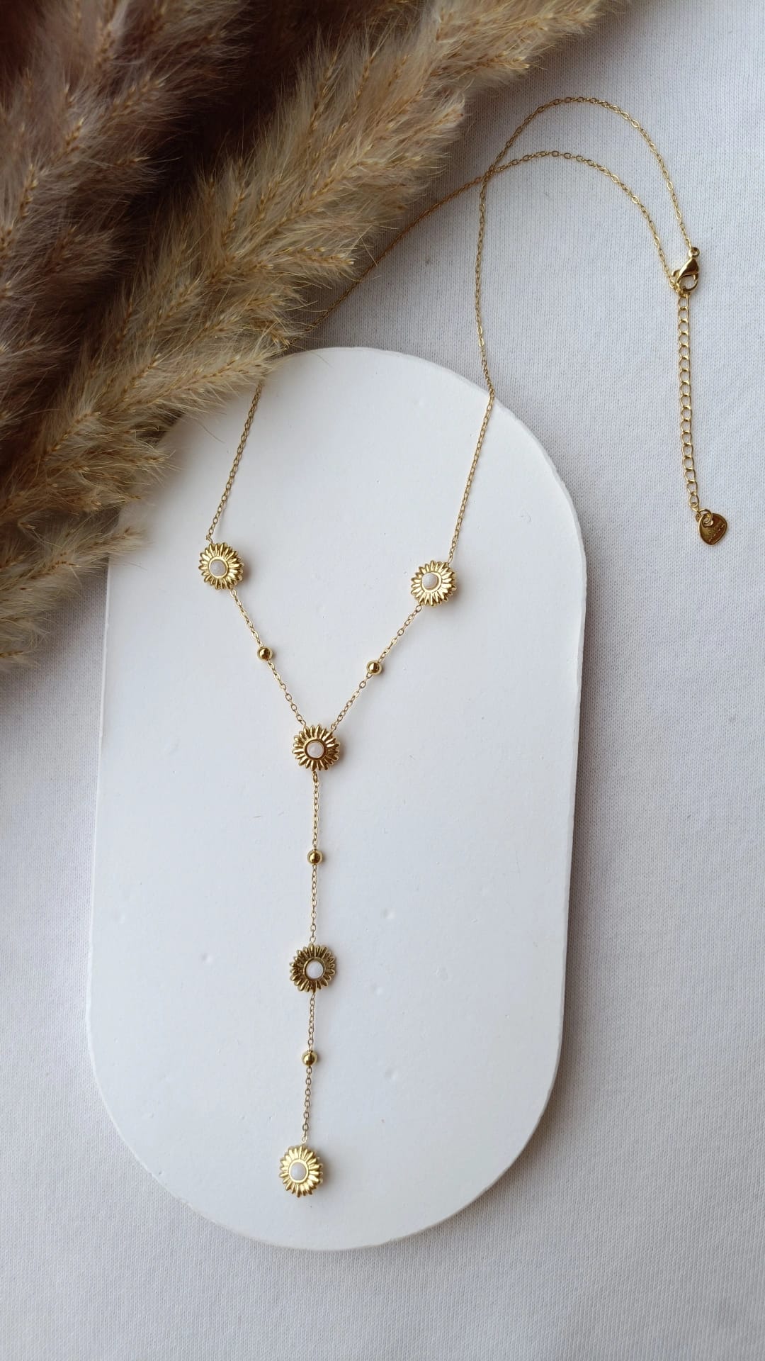 Colar de Aço Dourado Comprido com 5 Margaridas