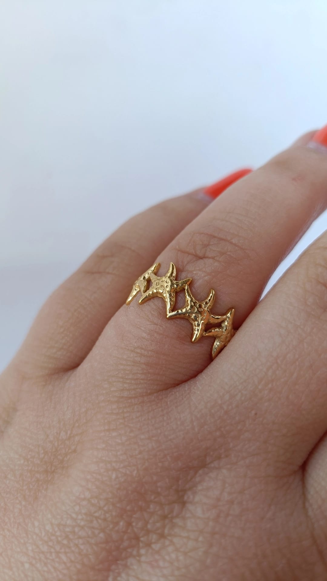 Anel de Aço Dourado com Várias Estrelas do Mar