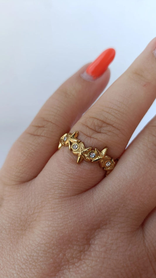 Anel de Aço Dourado de Mini Estrelas do Mar com Brilhantes