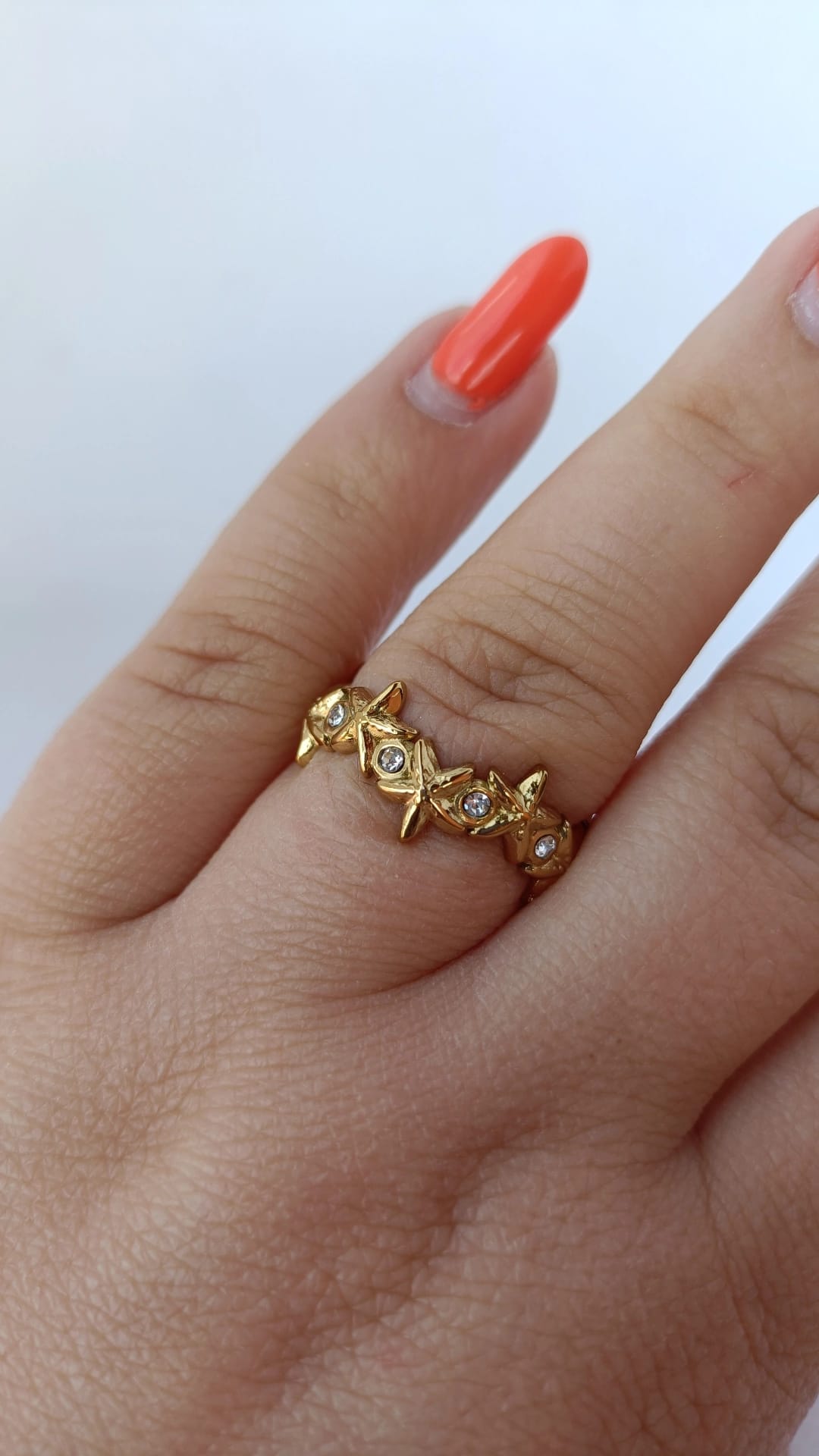 Anel de Aço Dourado de Mini Estrelas do Mar com Brilhantes