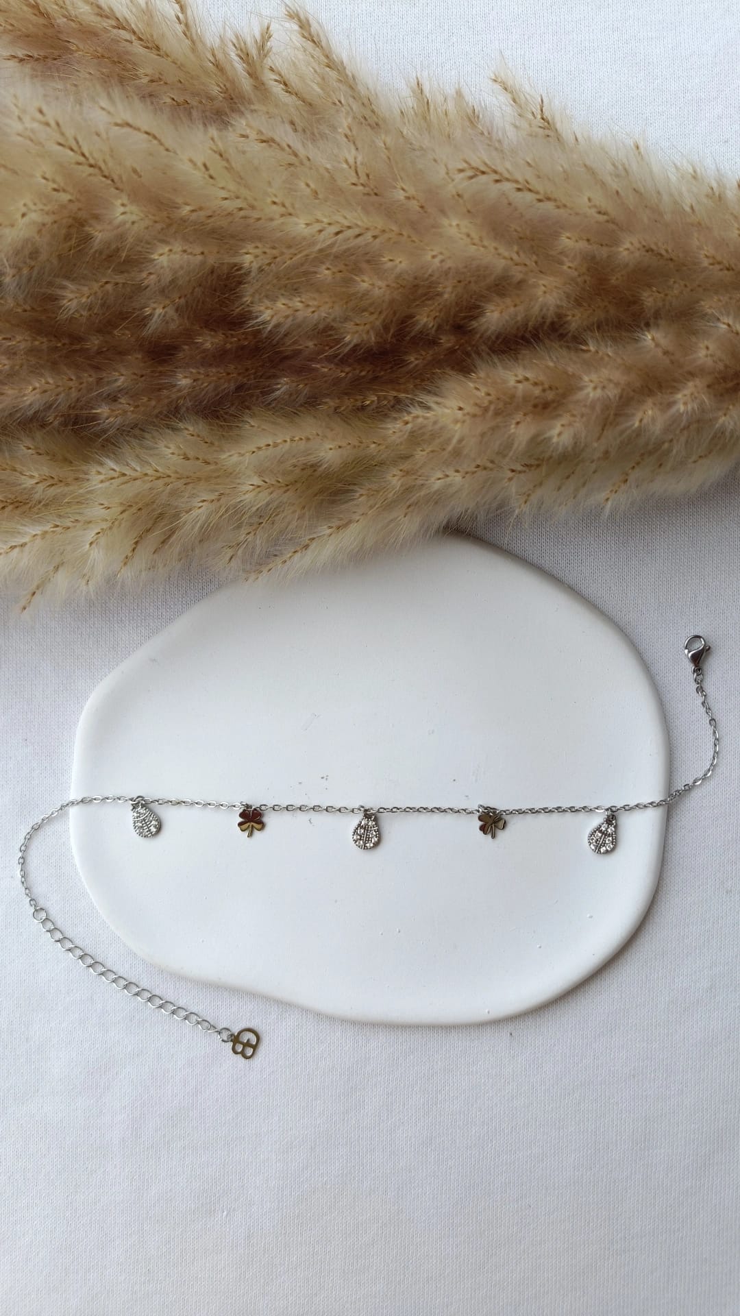 Pulseira de Aço Prateado de Pé de Joaninhas com Brilhantes