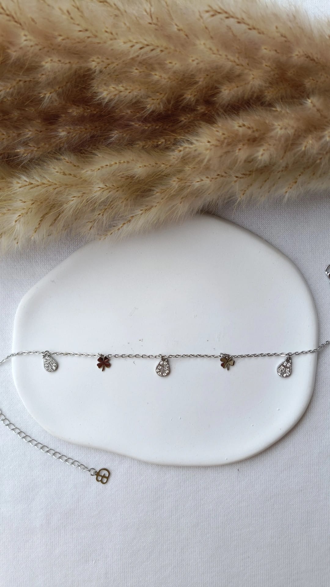 Pulseira de Aço Prateado de Pé de Joaninhas com Brilhantes