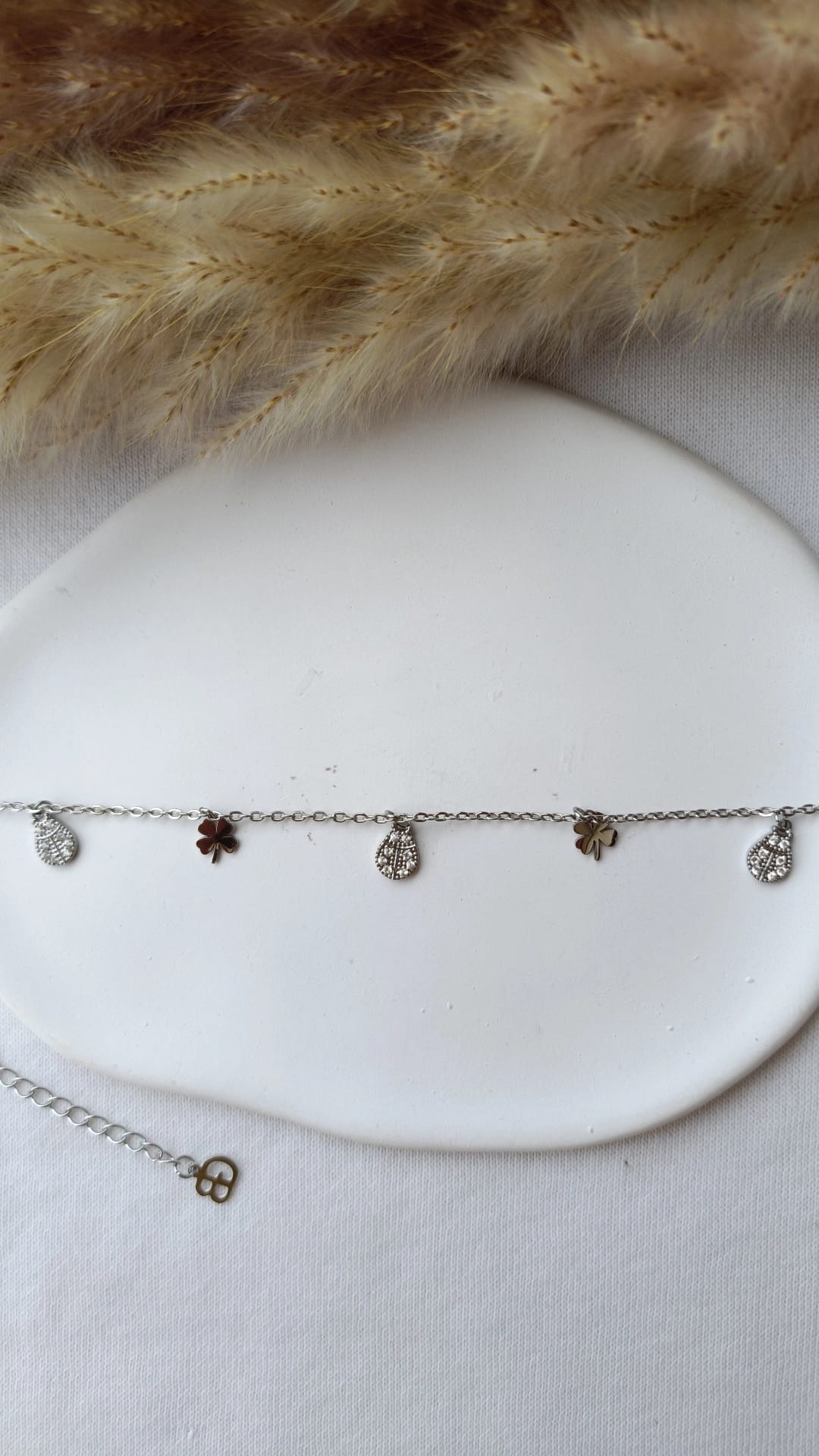 Pulseira de Aço Prateado de Pé de Joaninhas com Brilhantes