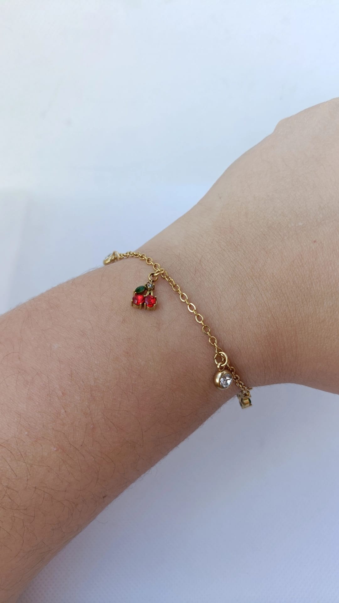Pulseira de Aço Dourado com Cerejas