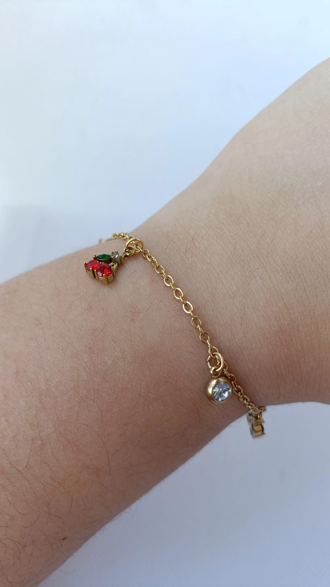 Pulseira de Aço Dourado com Cerejas