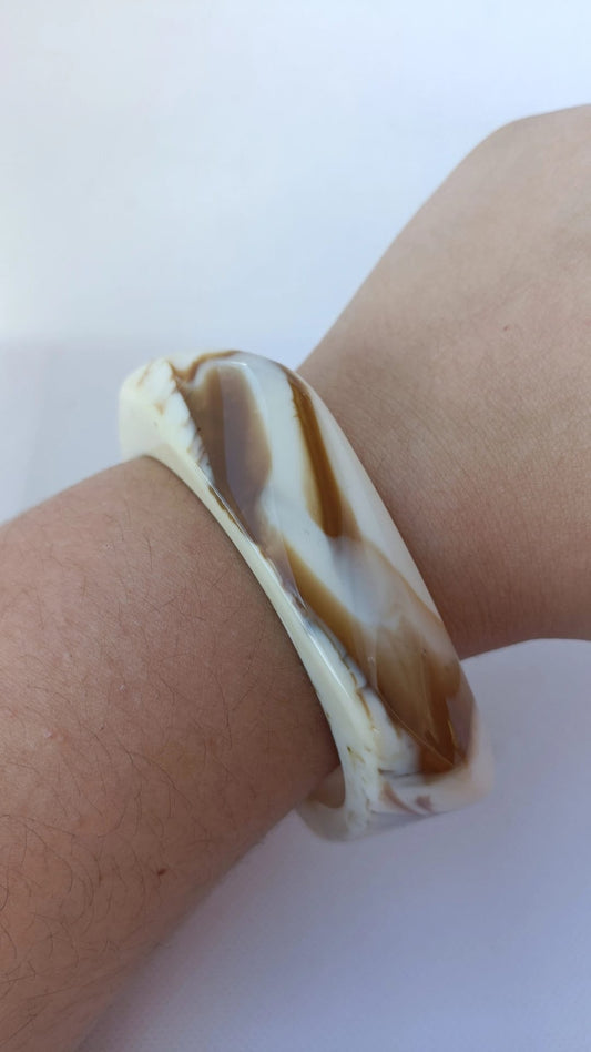 Pulseira de Resina Acrílica Branca e Castanha