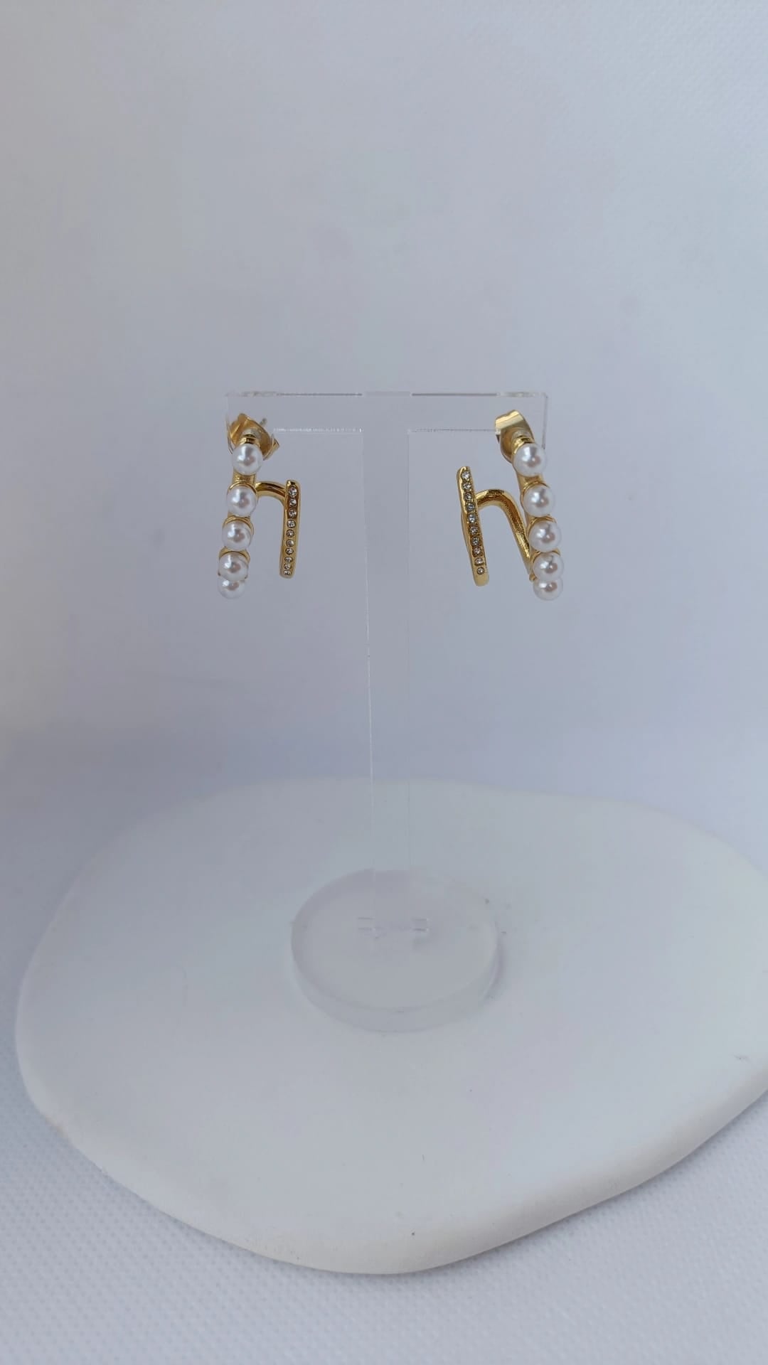 Brincos de Aço Dourado Duplos com Pérolas de Água Doce + Brilhantes