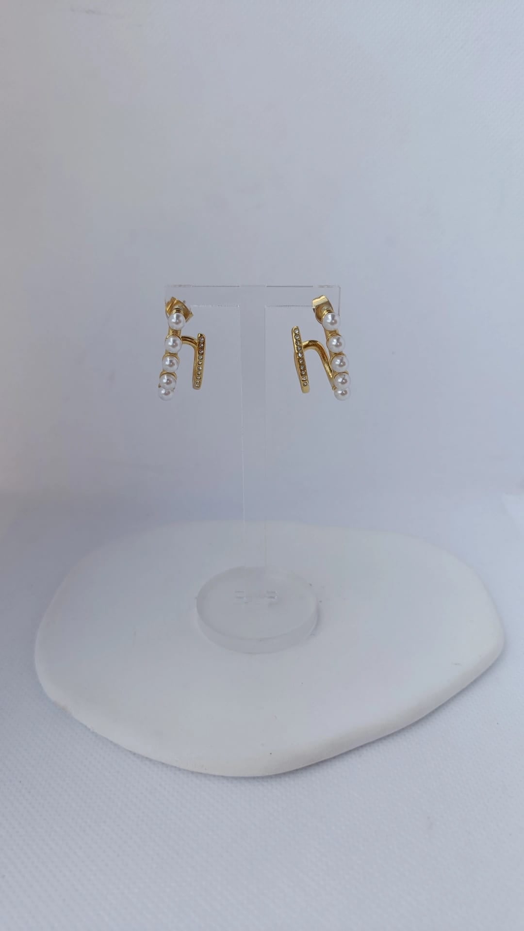 Brincos de Aço Dourado Duplos com Pérolas de Água Doce + Brilhantes
