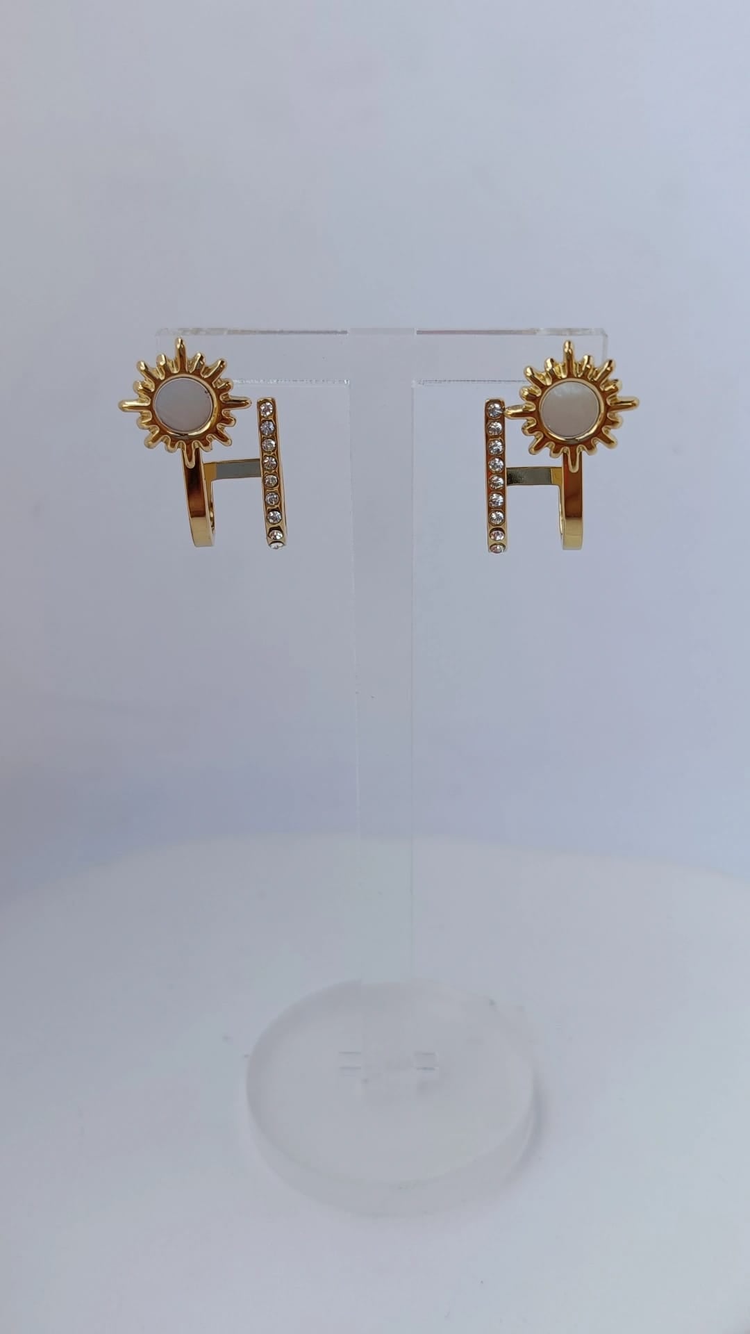 Brincos de Aço Dourado Duplos com Flor Margarida + Brilhantes