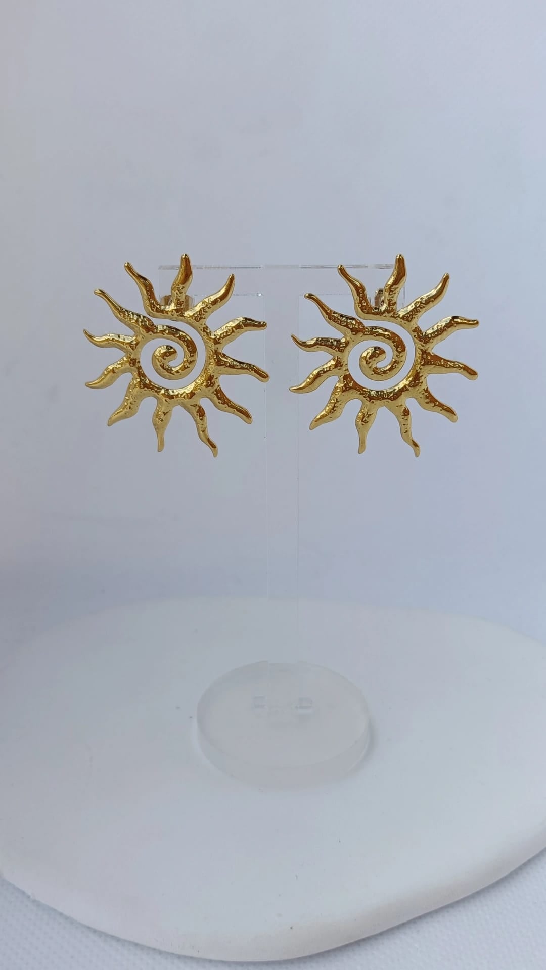 Brincos de Aço Dourado de Sol