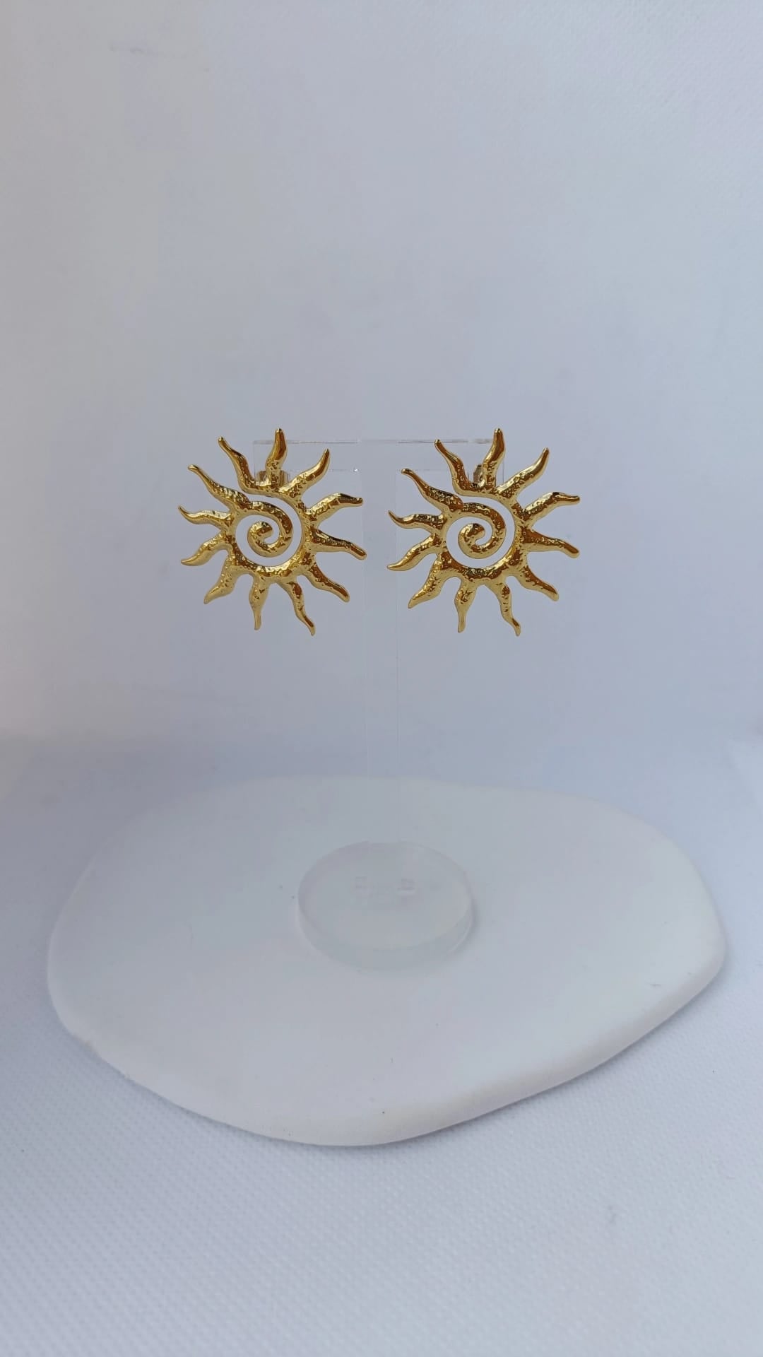 Brincos de Aço Dourado de Sol