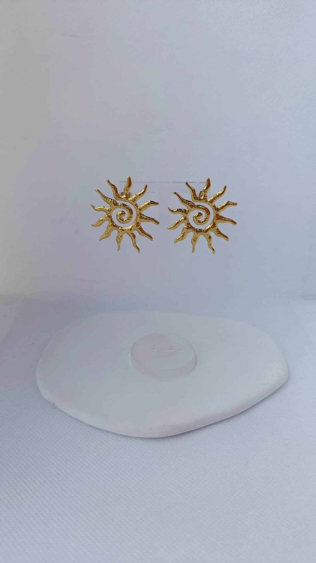Brincos de Aço Dourado de Sol